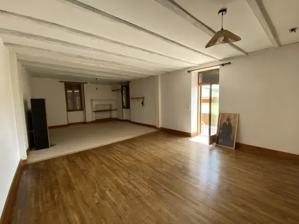 4-bedroom House In Laprade, France (154 M²)