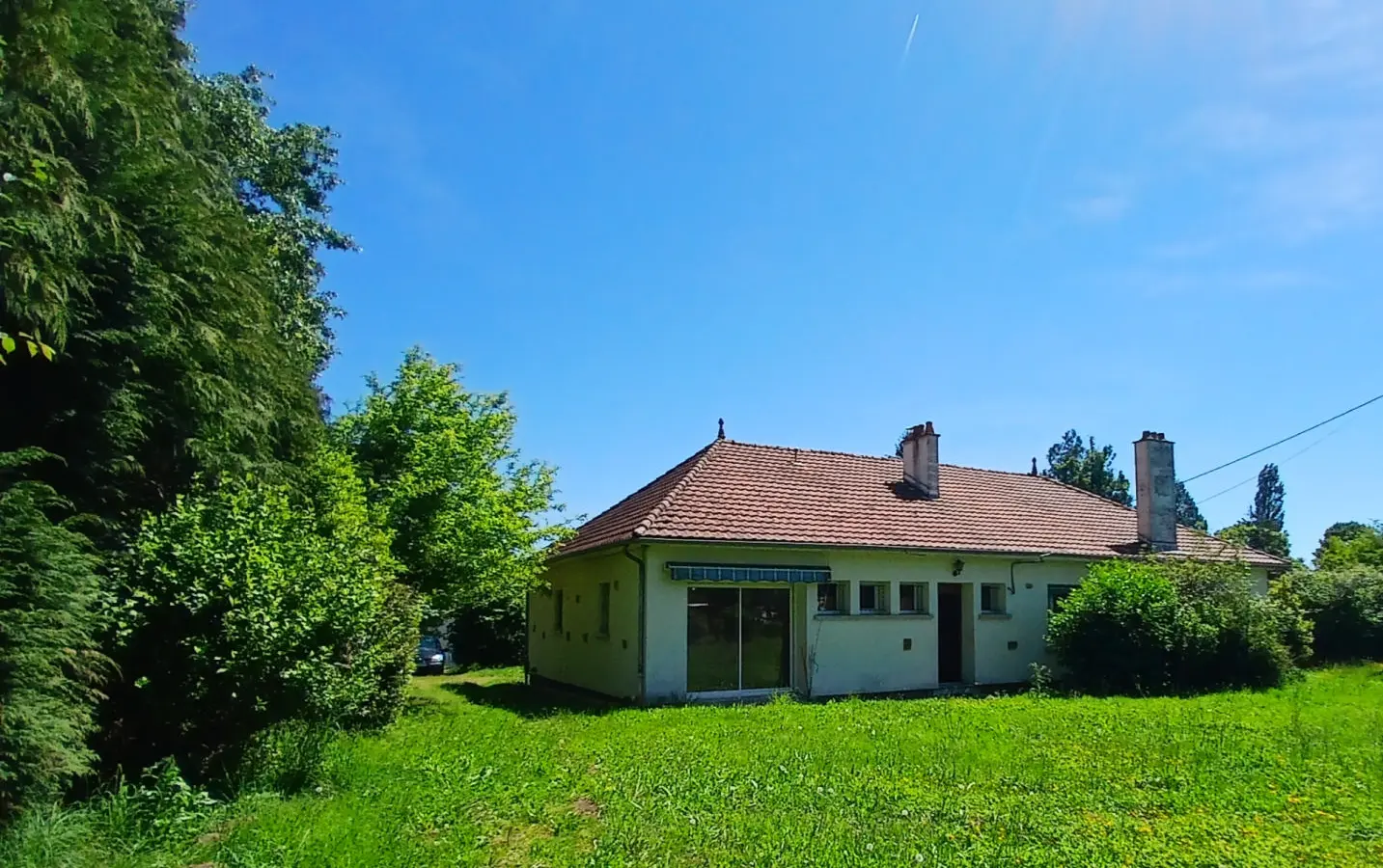 3-bedroom House In Saint-priest-les-fougeres, France (154 M²)