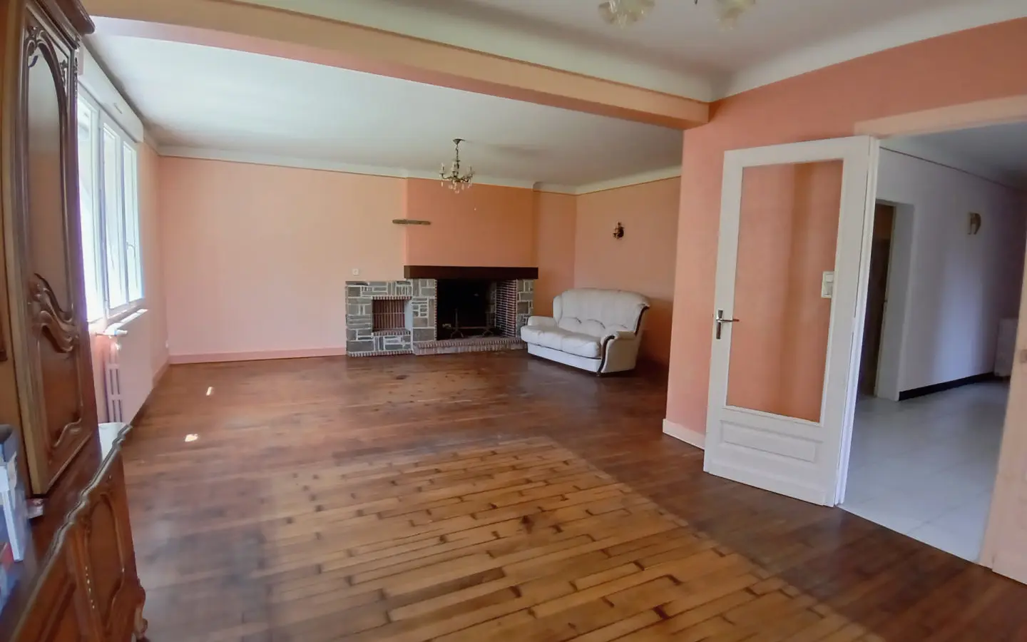3-bedroom House In Saint-priest-les-fougeres, France (154 M²)