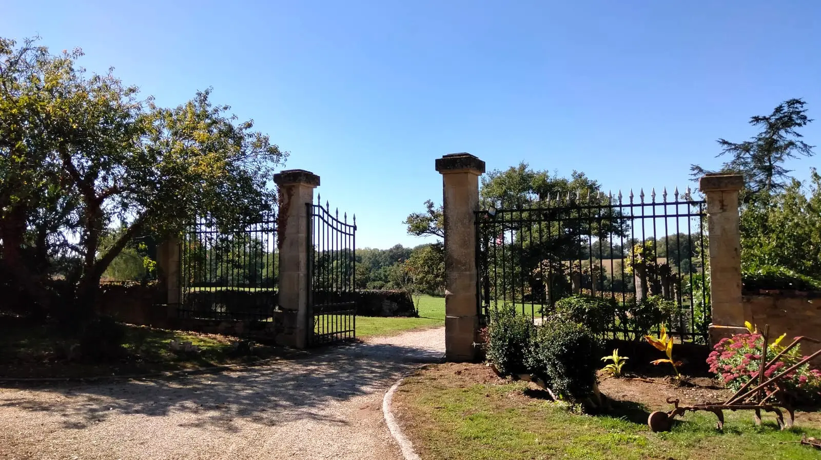 Manor House Of 0 M² With Pool, Barn In Vienne