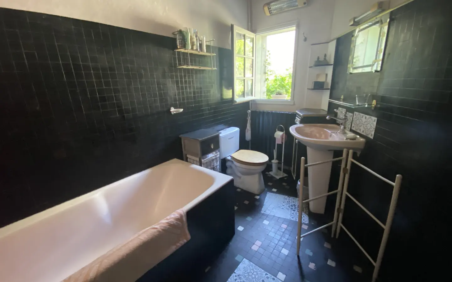 4-bedroom Village House In Rioux-martin, France (136 M²)