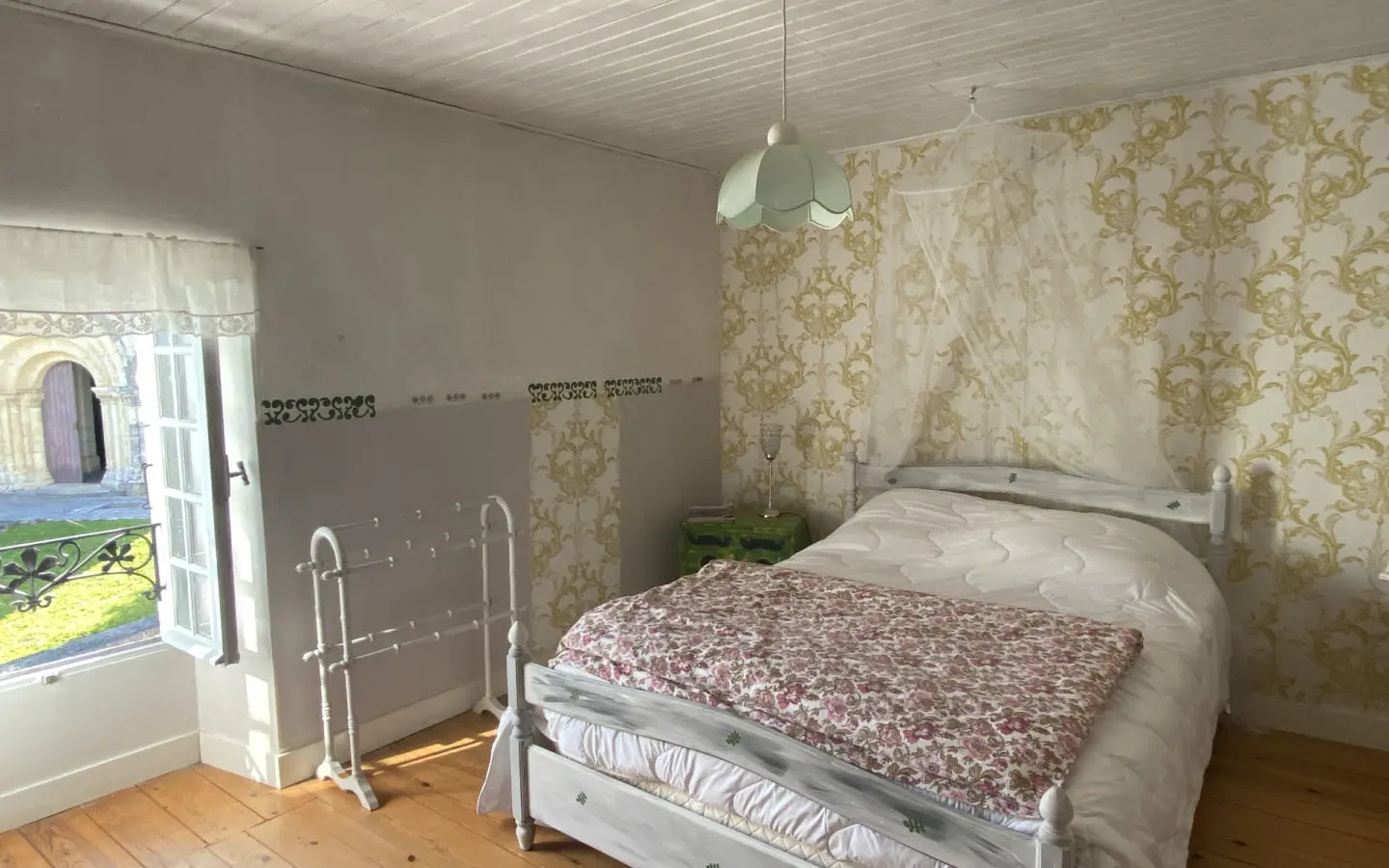 4-bedroom Village House In Rioux-martin, France (136 M²)