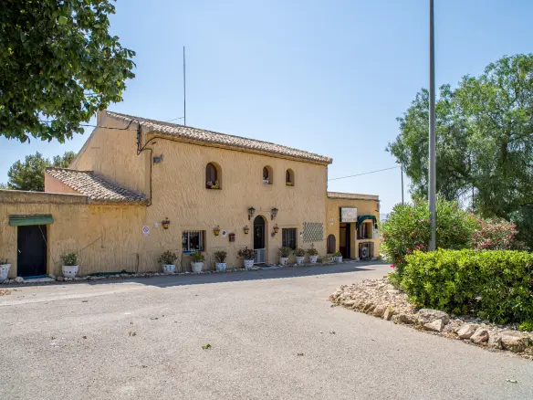 Detached Villa Of 427 M² With Garden In Pinoso