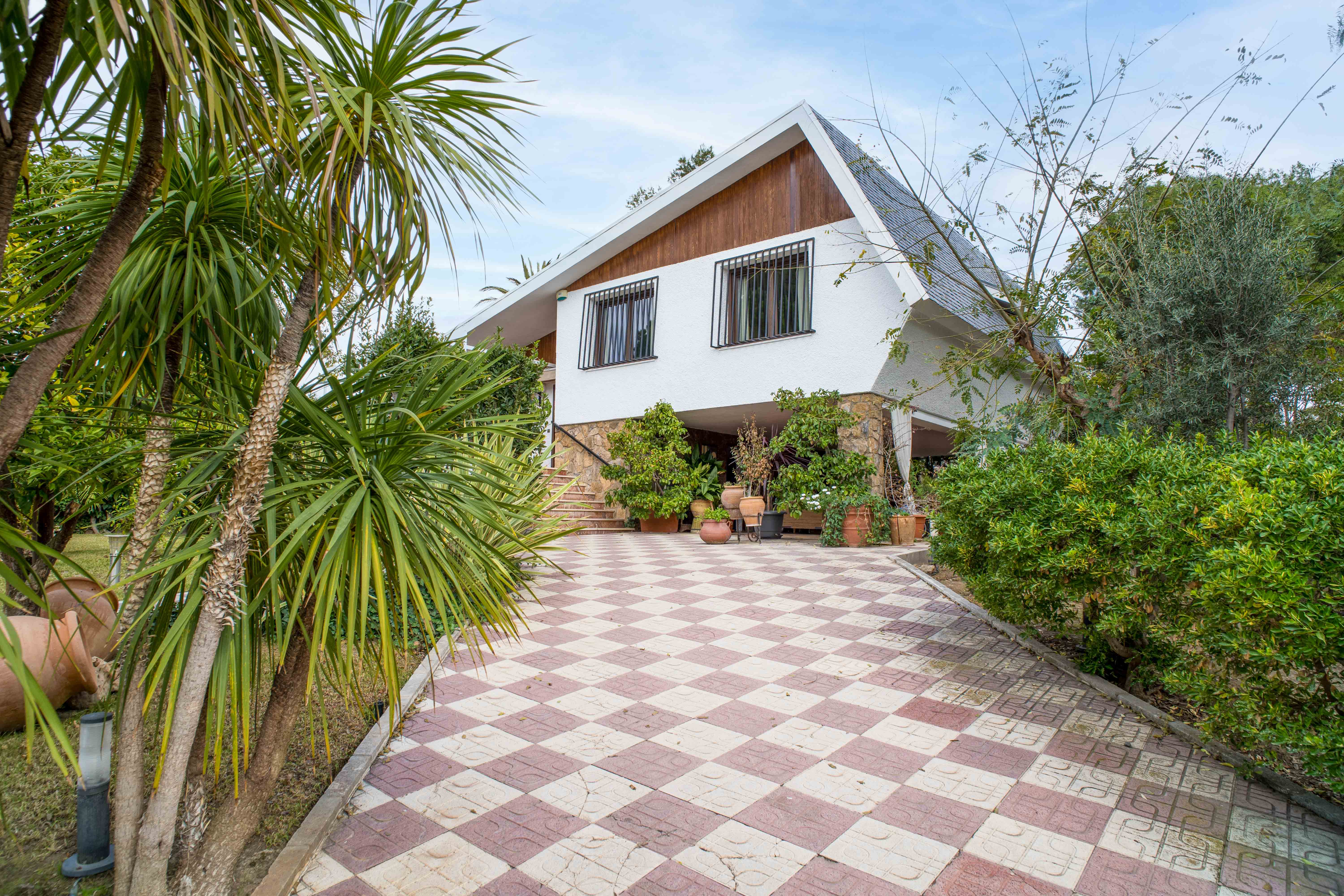 Detached Villa Of 381 M² In Spain