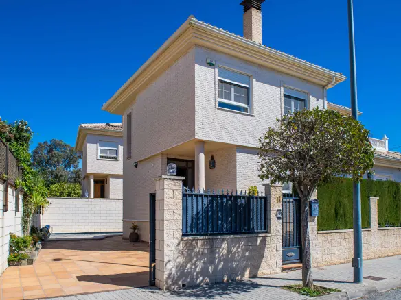 Detached Villa Of 258 M² In Spain