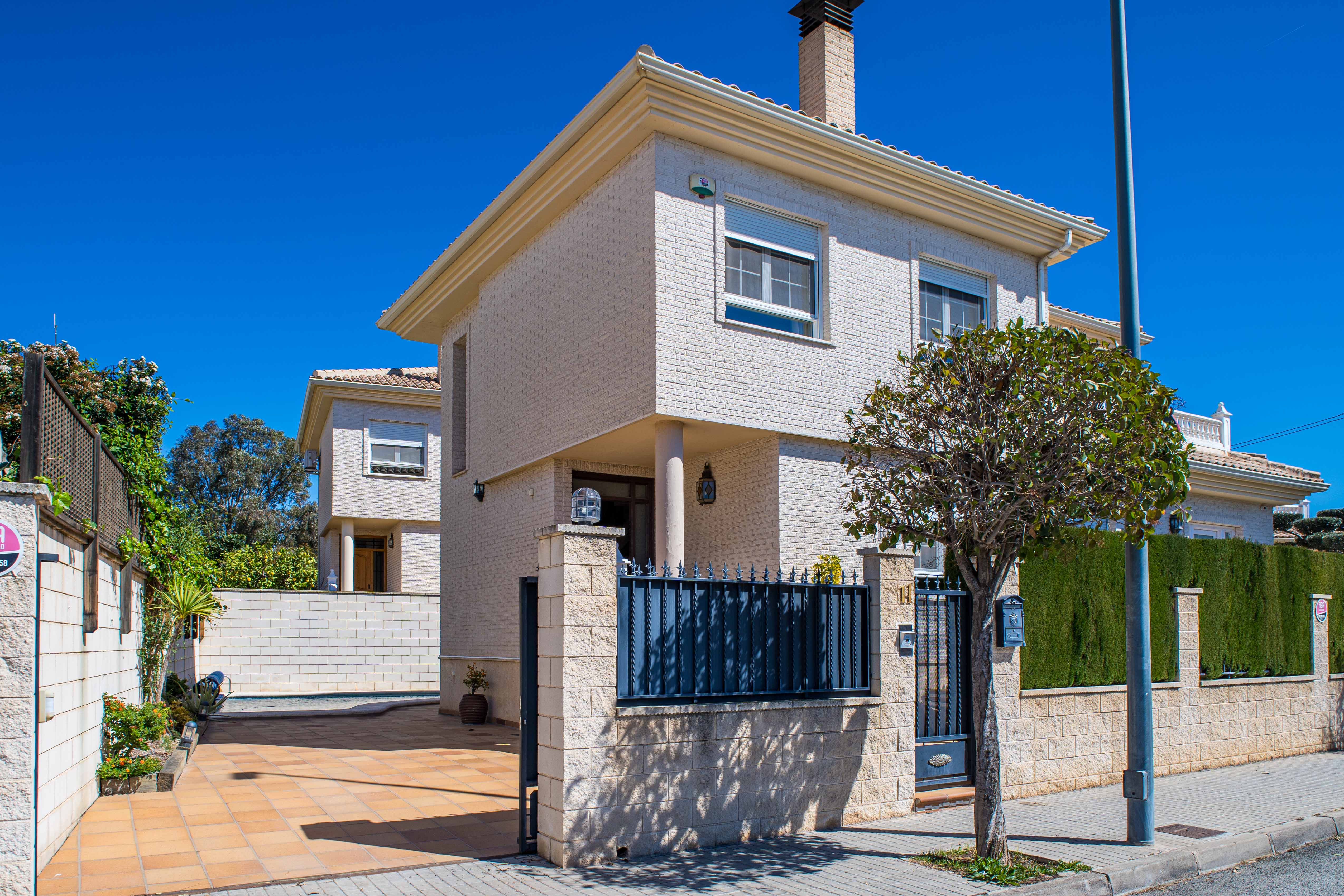 Detached Villa Of 258 M² In Spain