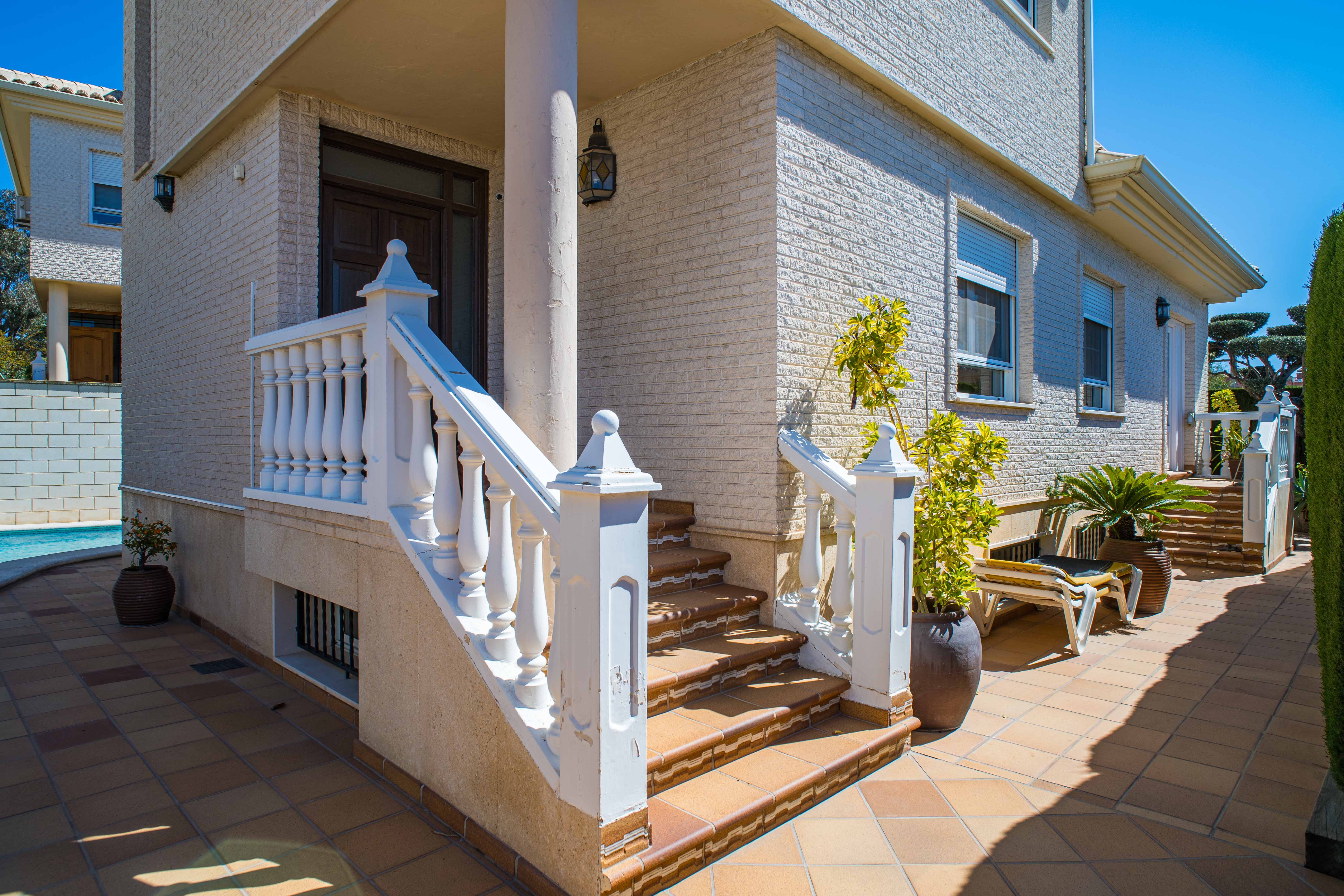Detached Villa Of 258 M² In Spain