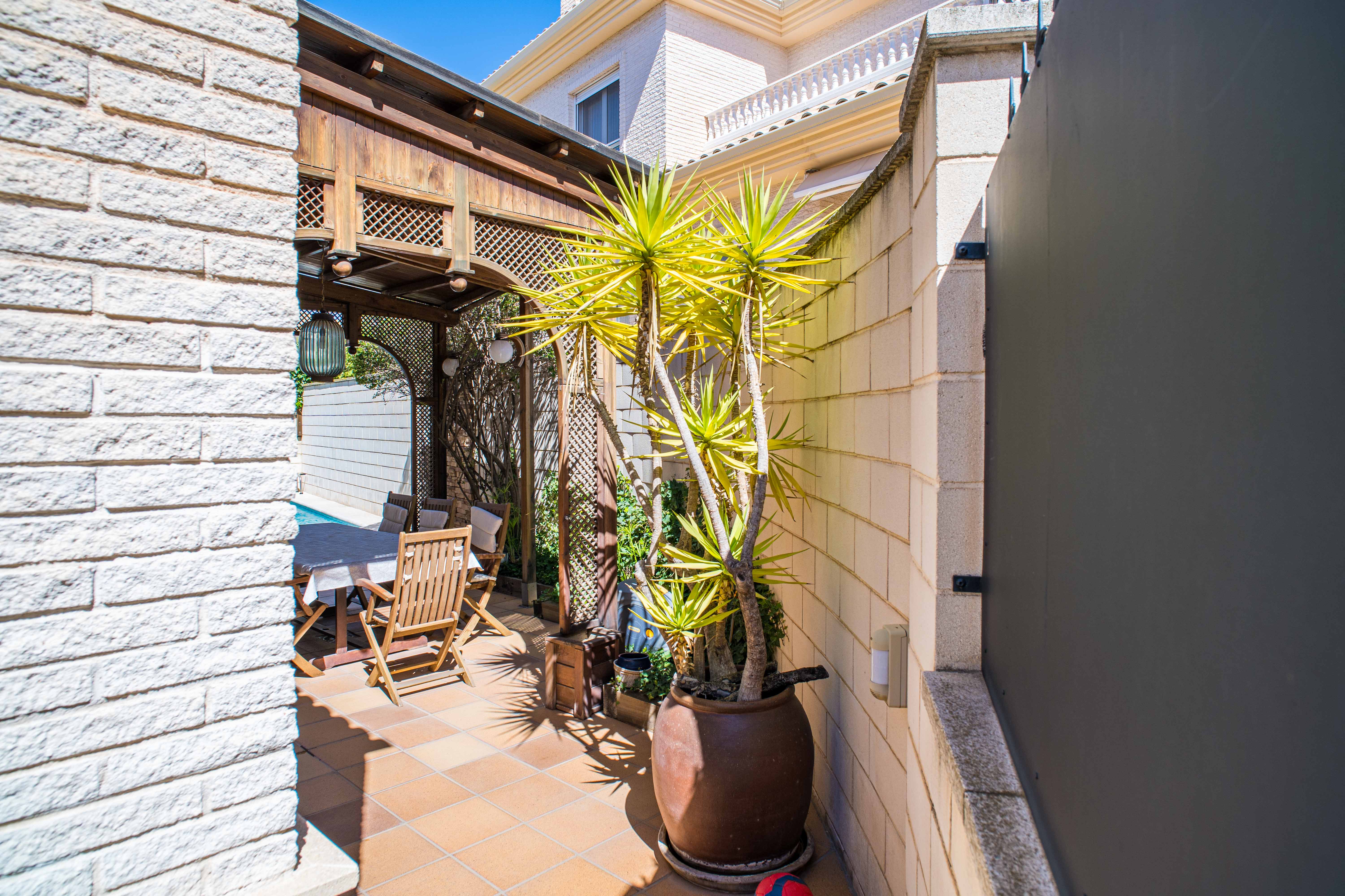 Detached Villa Of 258 M² In Spain