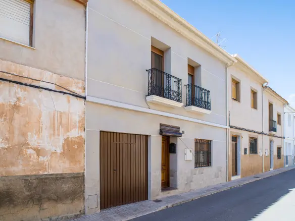 Townhouse Of 292 M² In Spain
