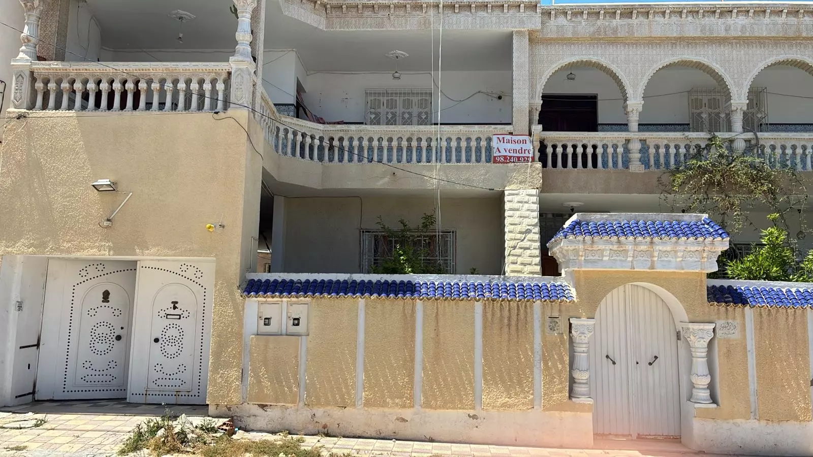 1b76c8d8-5ebd-4d6b-8504-55ad661e2c88 Terrain De 460 M2 Rdc Villas De 160 M2 ( Salon + 3 Chambres à Coucher + Salle De Bain + Cuisine) Garage De 120 M2 1er