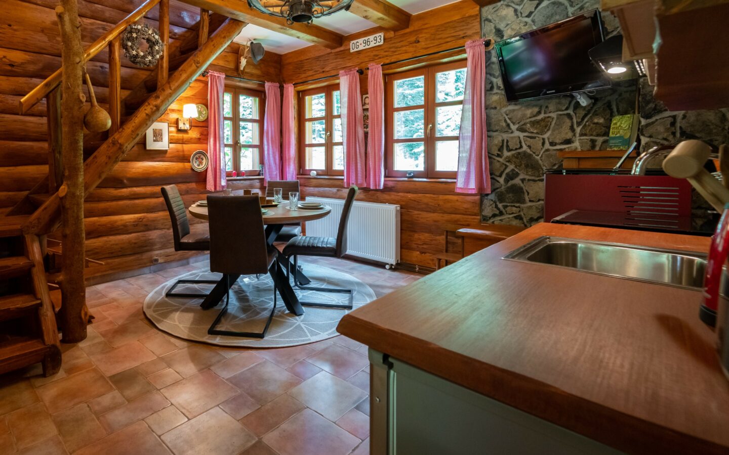 Šuma Od 6000 M² Sa Kućama U Gorskom Kotaru, Croatia
