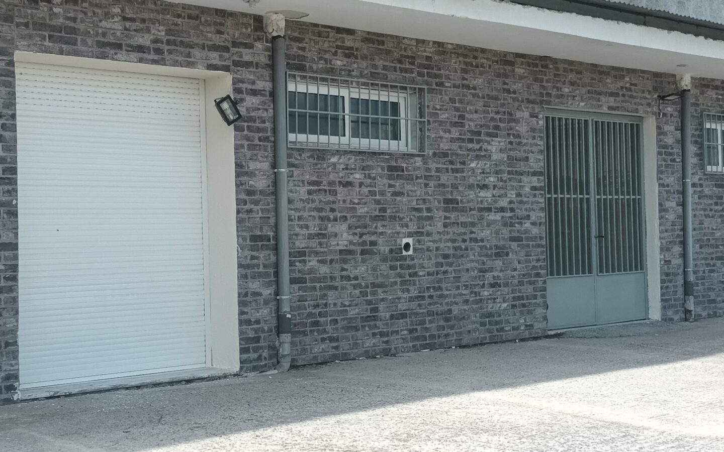 Commercial Property Of 360 M² In North Greece