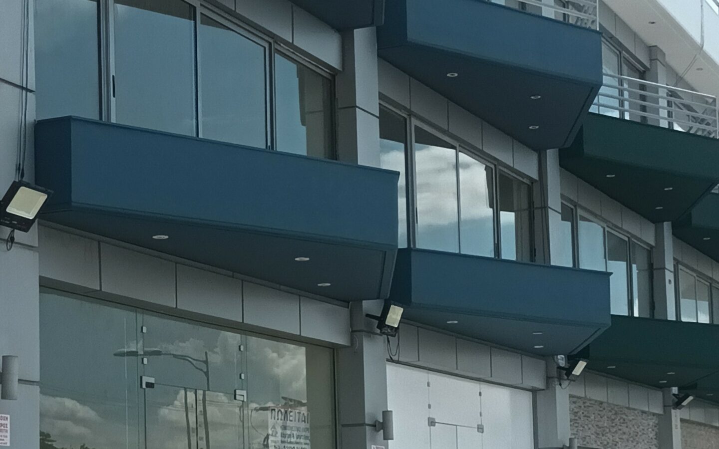 Commercial Property Of 360 M² In North Greece