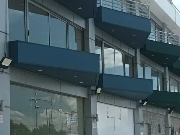Commercial Property Of 360 M² In North Greece