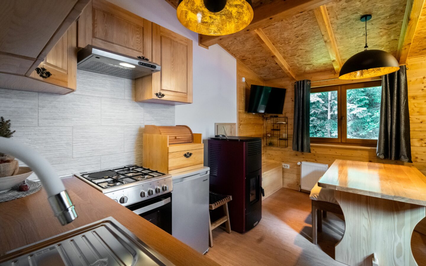 Šuma Od 6000 M² Sa Kućama U Gorskom Kotaru, Croatia