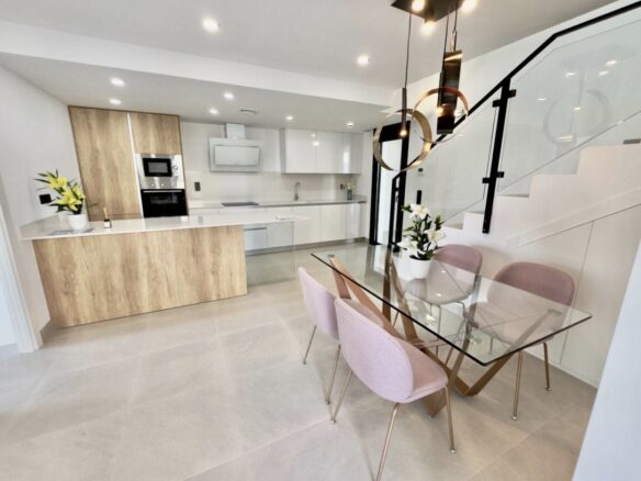 Villa Of 150 M² With Pool In Benijofar, Alicante