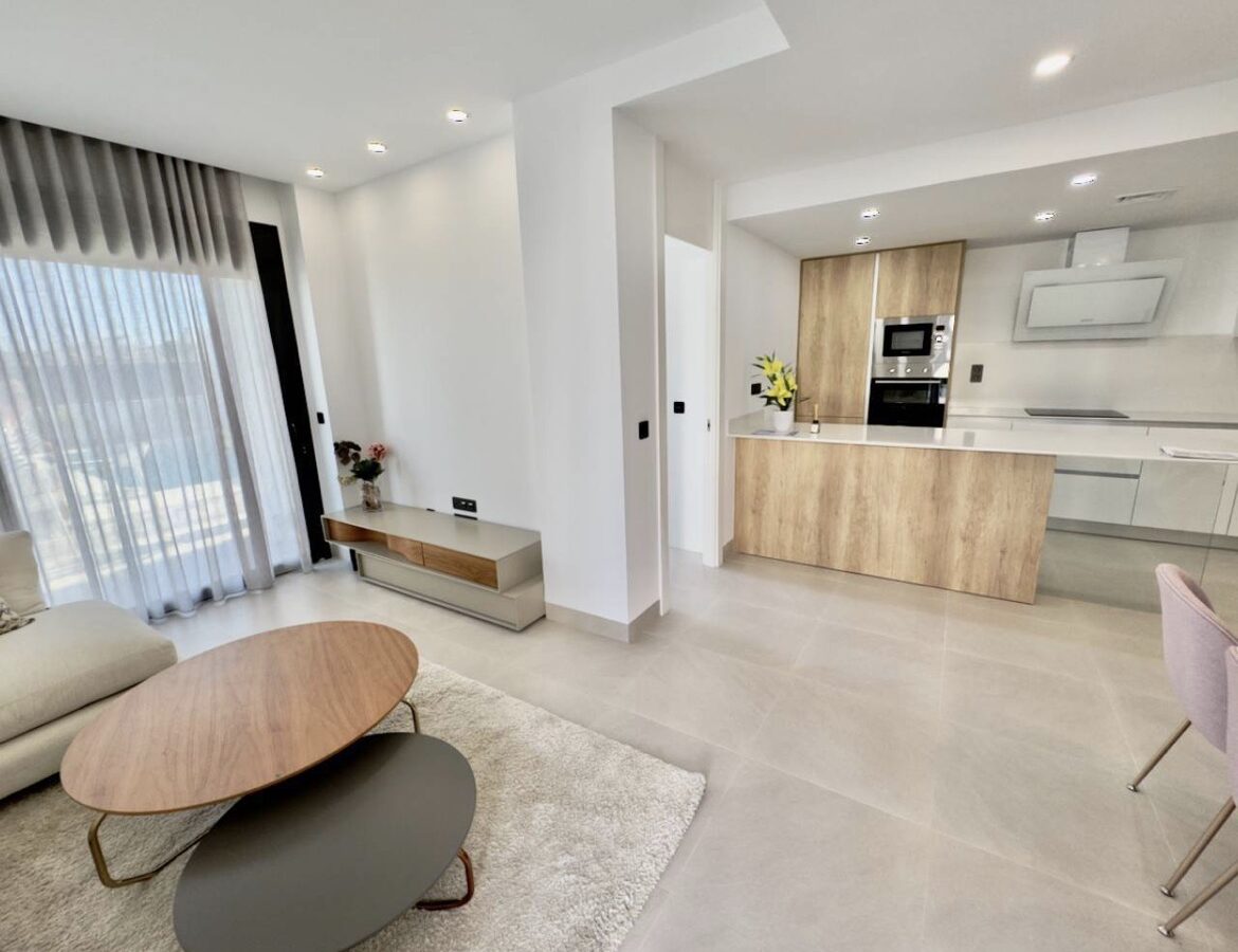 Villa Of 150 M² With Pool In Benijofar, Alicante