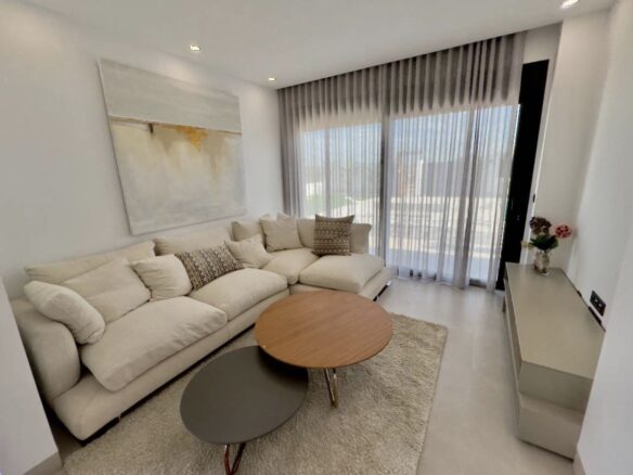 Villa Of 150 M² With Pool In Benijofar, Alicante