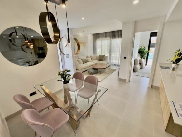 Villa Of 150 M² With Pool In Benijofar, Alicante