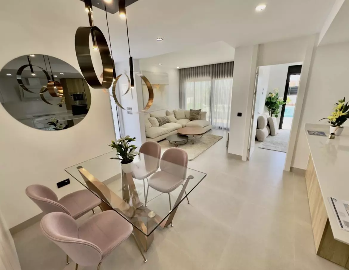 Villa Of 150 M² With Pool In Benijofar, Alicante