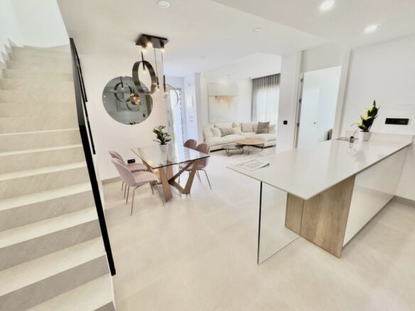 Villa Of 150 M² With Pool In Benijofar, Alicante