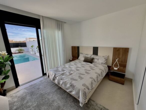 Villa Of 150 M² With Pool In Benijofar, Alicante