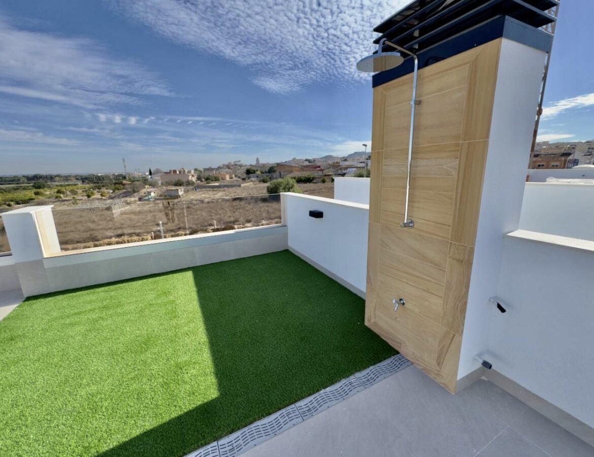 Villa Of 150 M² With Pool In Benijofar, Alicante