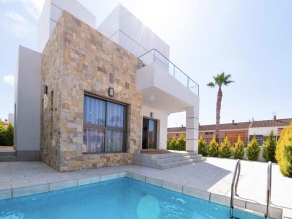 Villa Of 100 M² With Pool In Los Alcazares, Alicante