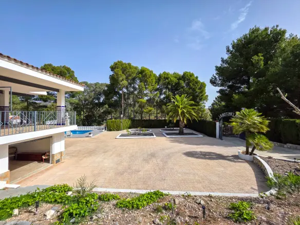 5-bedroom Detached Villa In Monovar, Spain (414 M²)