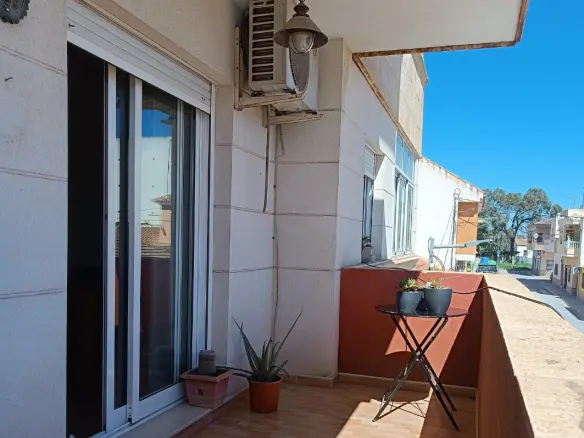 Apartment Of 100 M² With Features In Los Montesinos