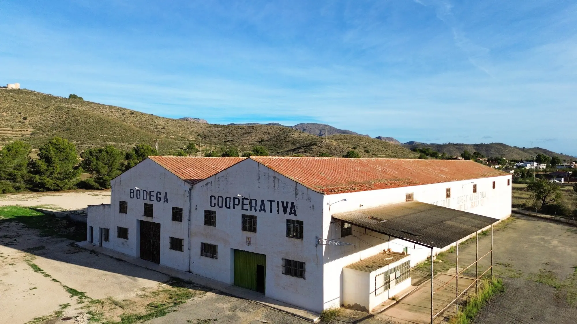 Commercial Property Of 1929 M² With A Warehouse In Hondón De Los Frailes