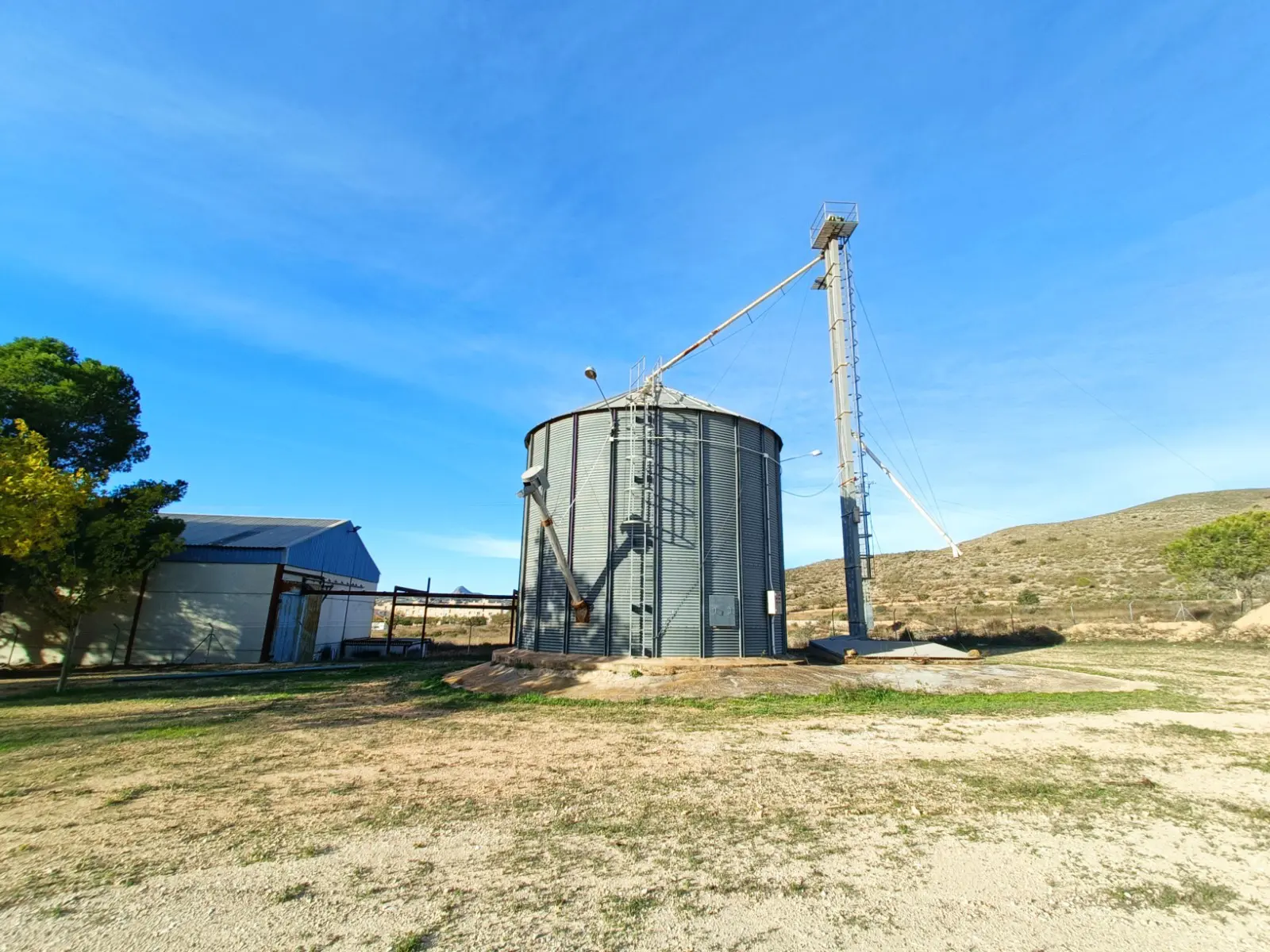 Commercial Property Of 1929 M² With A Warehouse In Hondón De Los Frailes