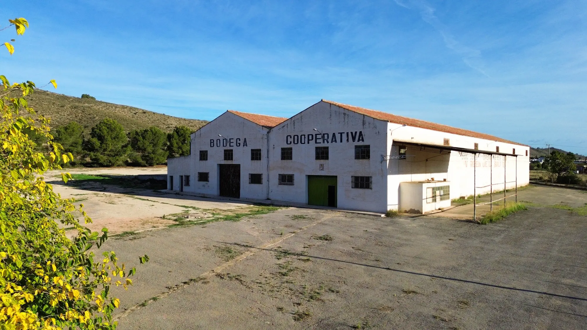 Commercial Property Of 1929 M² With A Warehouse In Hondón De Los Frailes