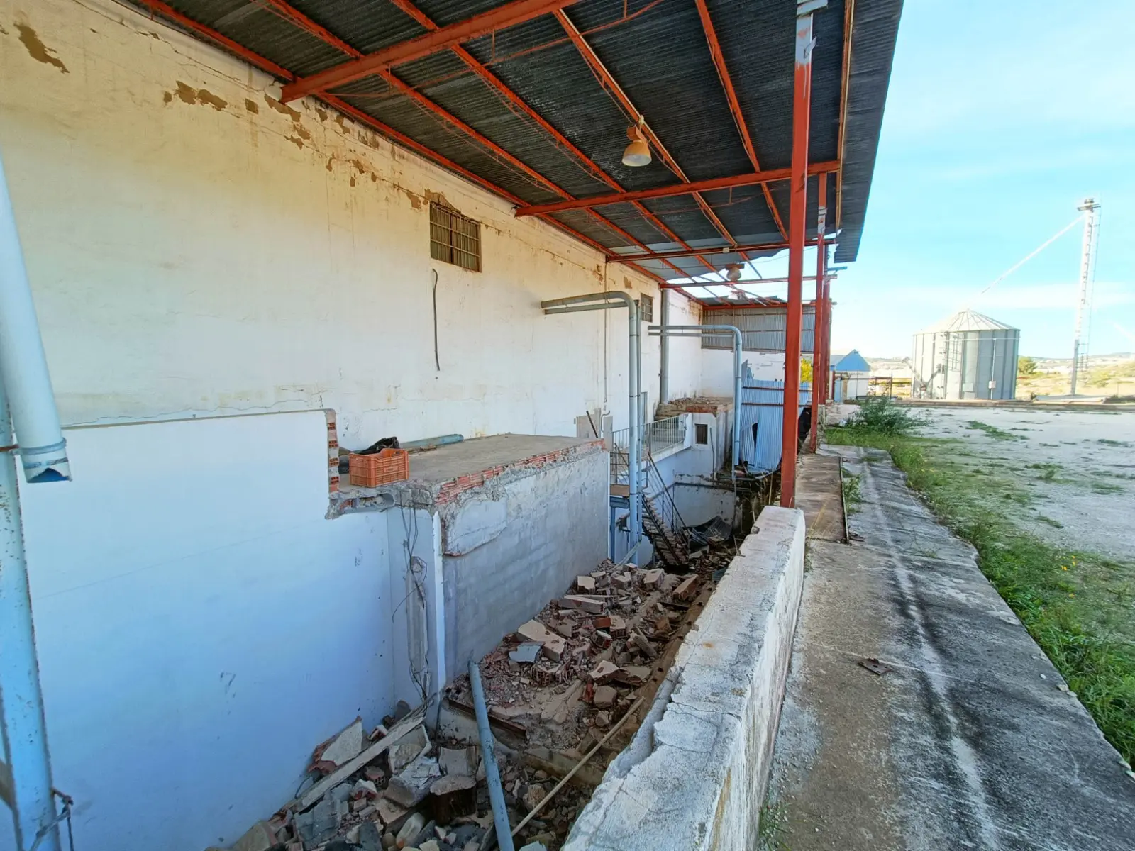 Commercial Property Of 1929 M² With A Warehouse In Hondón De Los Frailes