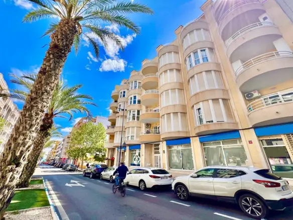 Apartment Of 72 M² With Sea Views In Torrevieja, Spain