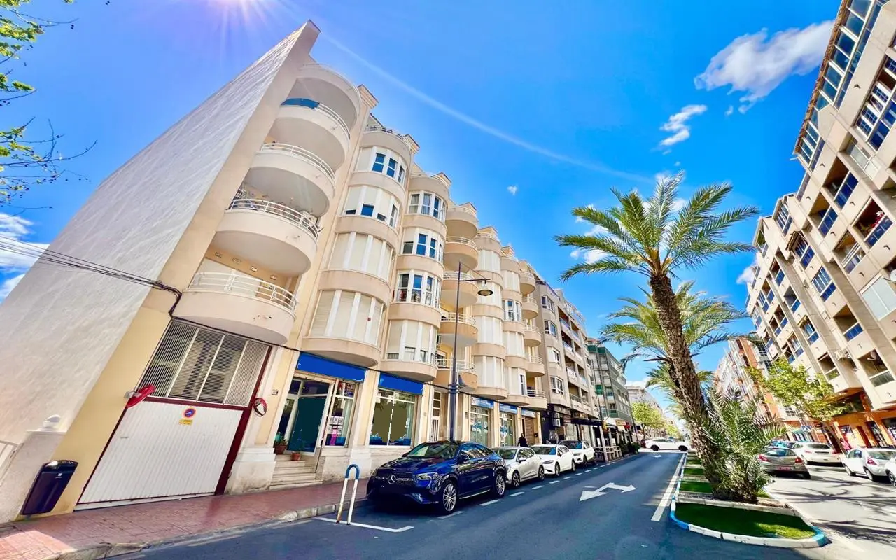 Apartment Of 72 M² With Sea Views In Torrevieja, Spain
