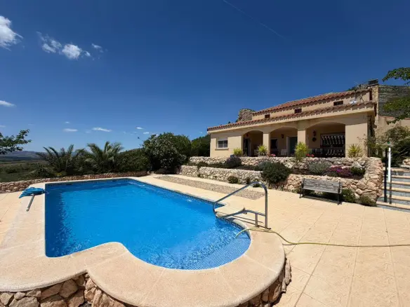 3-bedroom Detached Villa In Sax, Spain (200 M²)