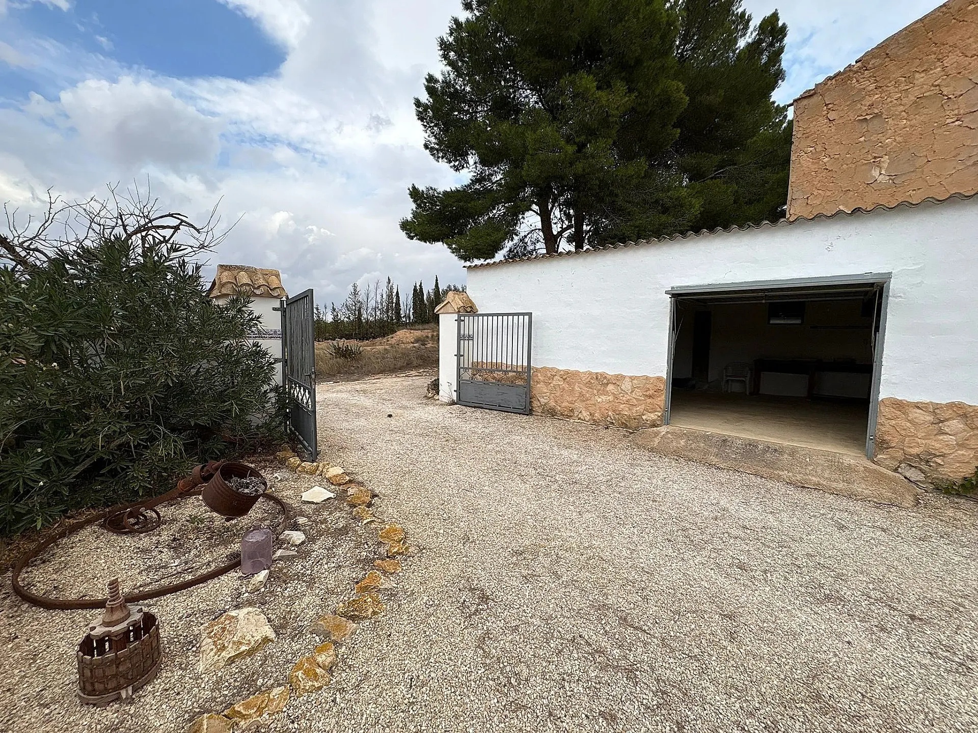 Semi-detached House Of 887 M² In Pinoso, Spain
