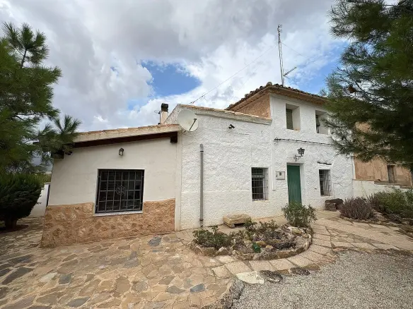 5-bedroom Semi In Pinoso, Spain (887 M²)