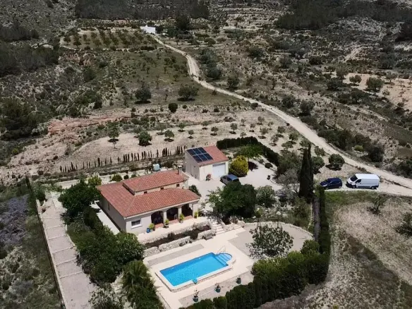3-bedroom Detached Villa In Sax, Spain (200 M²)