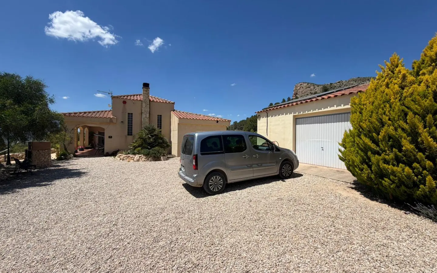 3-bedroom Detached Villa In Sax, Spain (200 M²)