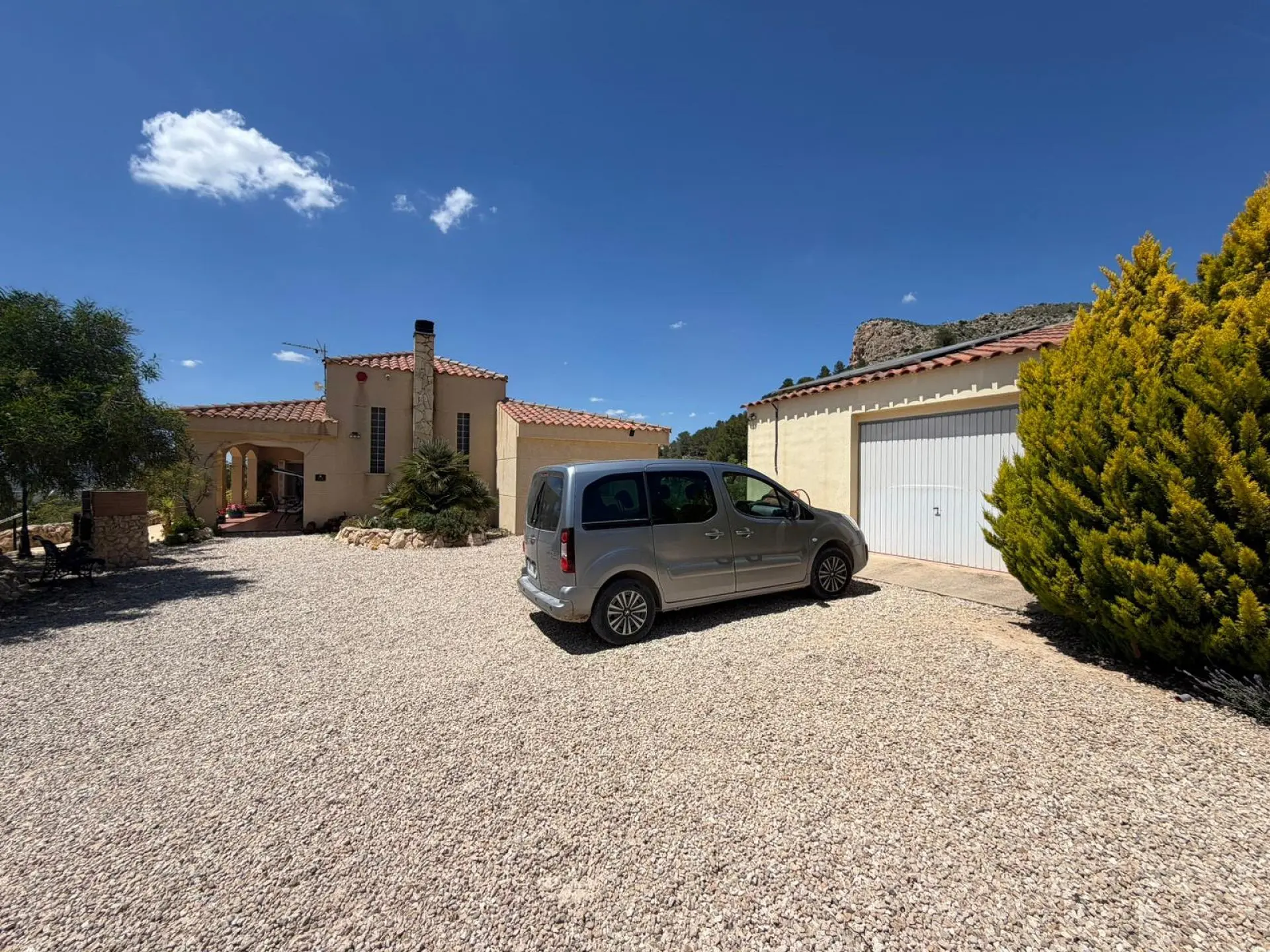 Detached Villa Of 200 M² In Sax, Spain