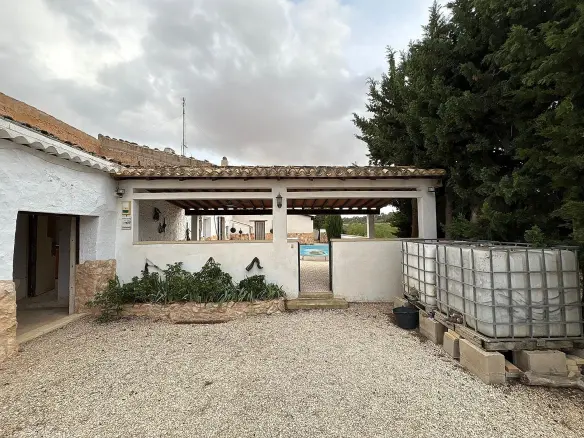 5-bedroom Semi In Pinoso, Spain (887 M²)
