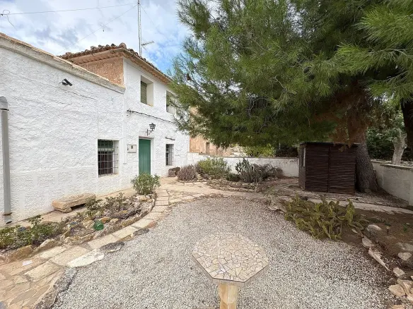 5-bedroom Semi In Pinoso, Spain (887 M²)