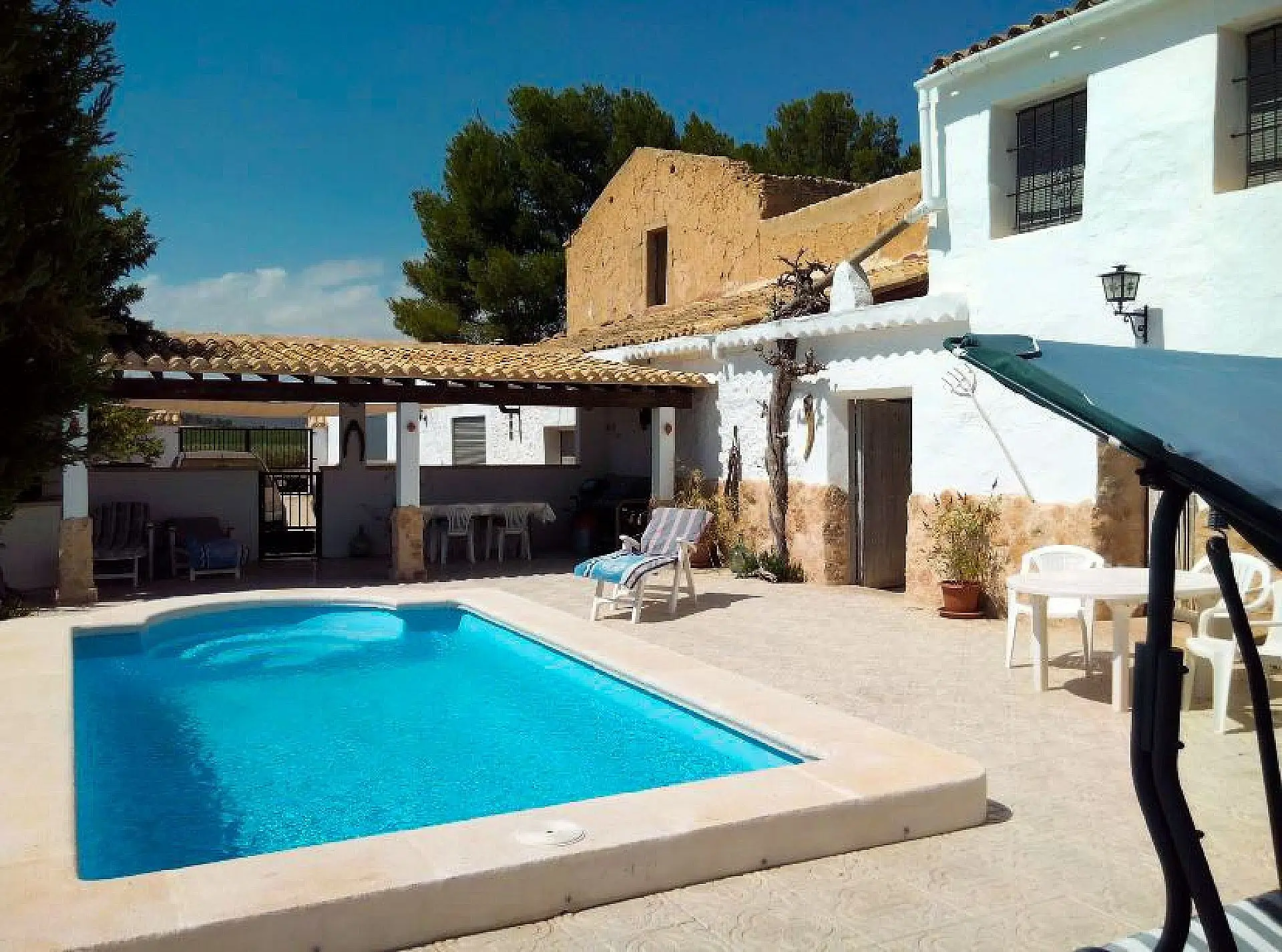Semi-detached House Of 887 M² In Pinoso, Spain