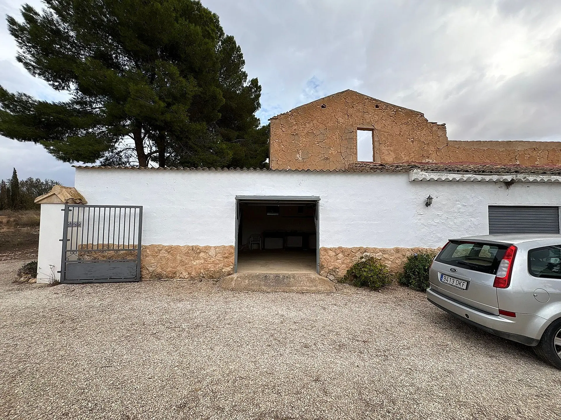 Semi-detached House Of 887 M² In Pinoso, Spain
