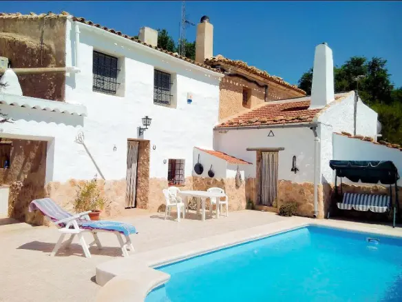 Semi-detached House Of 887 M² In Pinoso, Spain