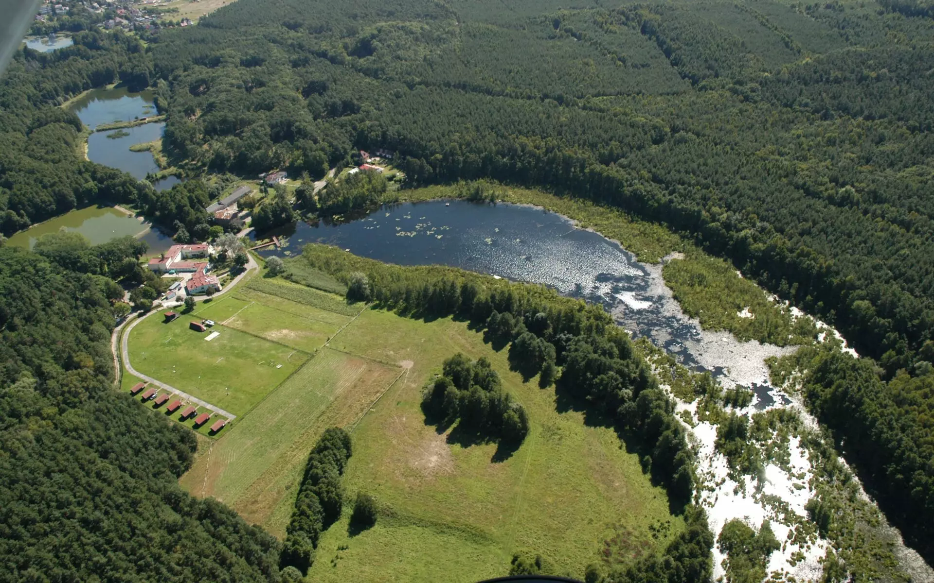 Resort Of 2112 M² With 6.3 Hectares Of Land In Leśne Ustronie