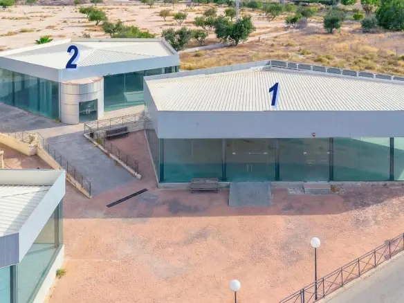 Комерцијални објекат од 700 м² у Аликантеу, Шпанија