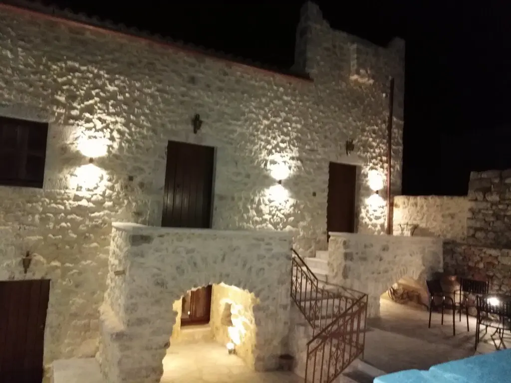 Hotel Of 180 M² In Peloponnese